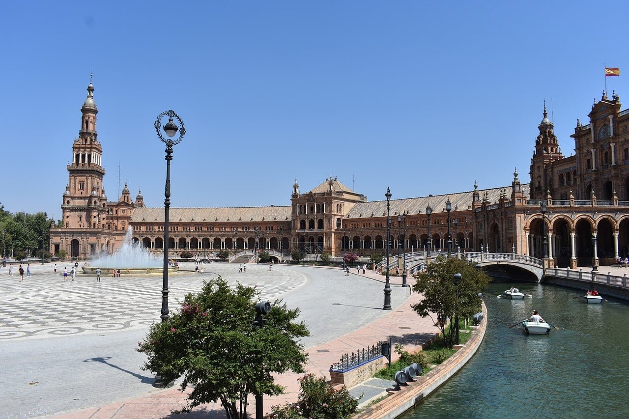 Plaza de espana min